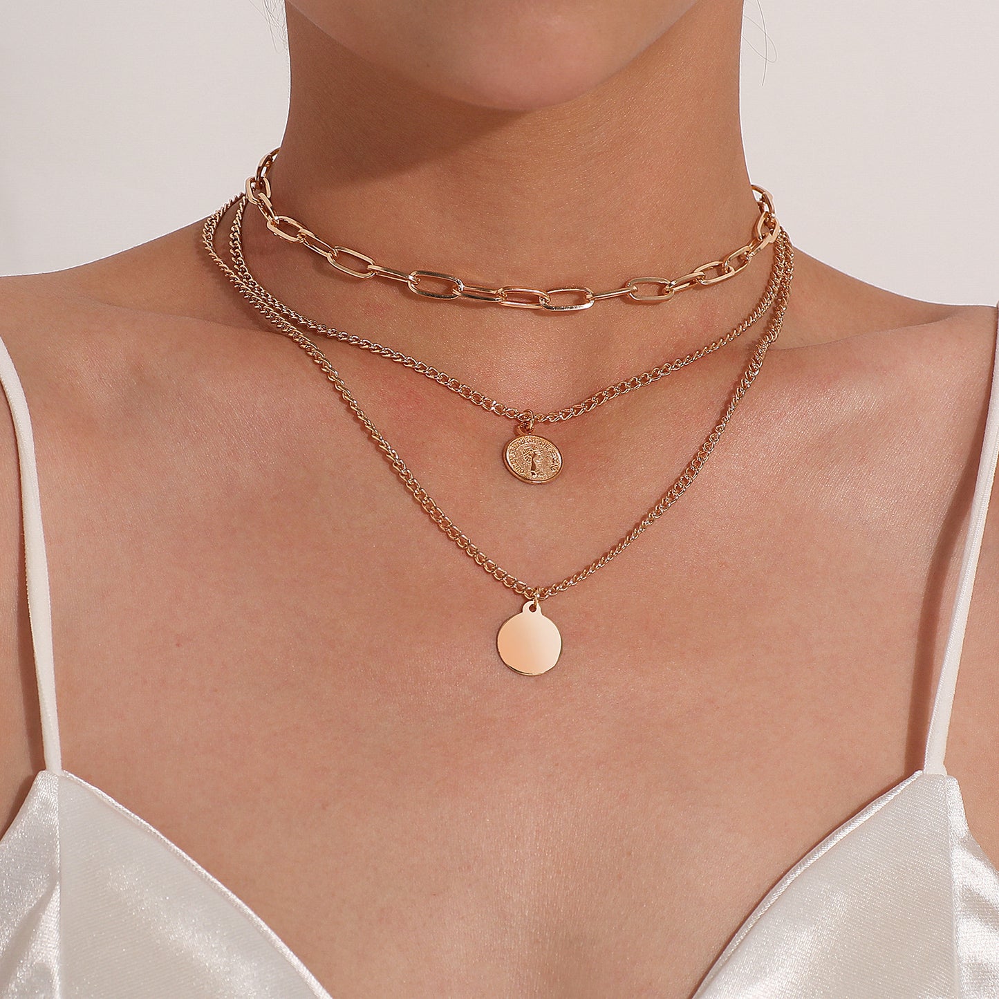 Geometric Circular Portrait Pendant Necklace for Women, Trendy Oversized Multi-Layer Thick Chain Jewelry