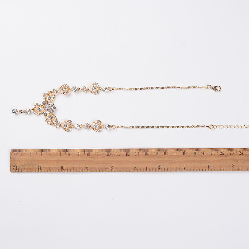 Set di collana con ciondolo a corona in lega intarsiata con strass dolci e orecchini con catena a sfera da donna