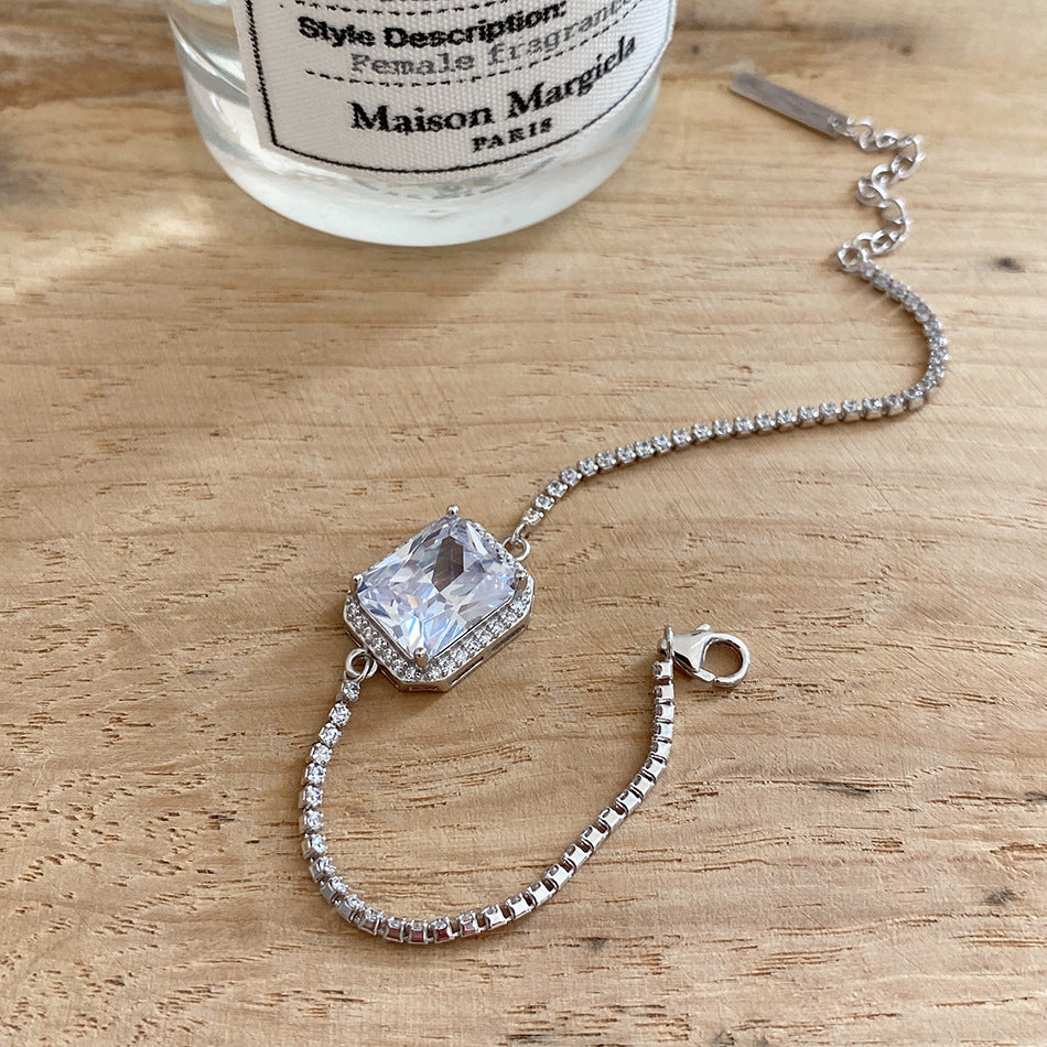 Pulsera de mujer minimalista de plata de ley 925 bañada en oro blanco con circonita cúbica en forma de estrella cuadrada