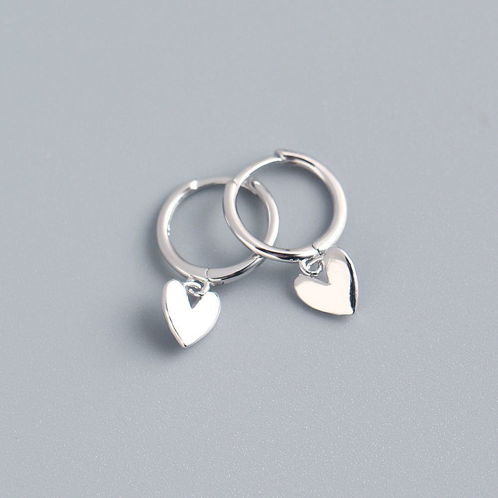Dulces aretes chapados en forma de corazón de plata de ley 925 minimalistas