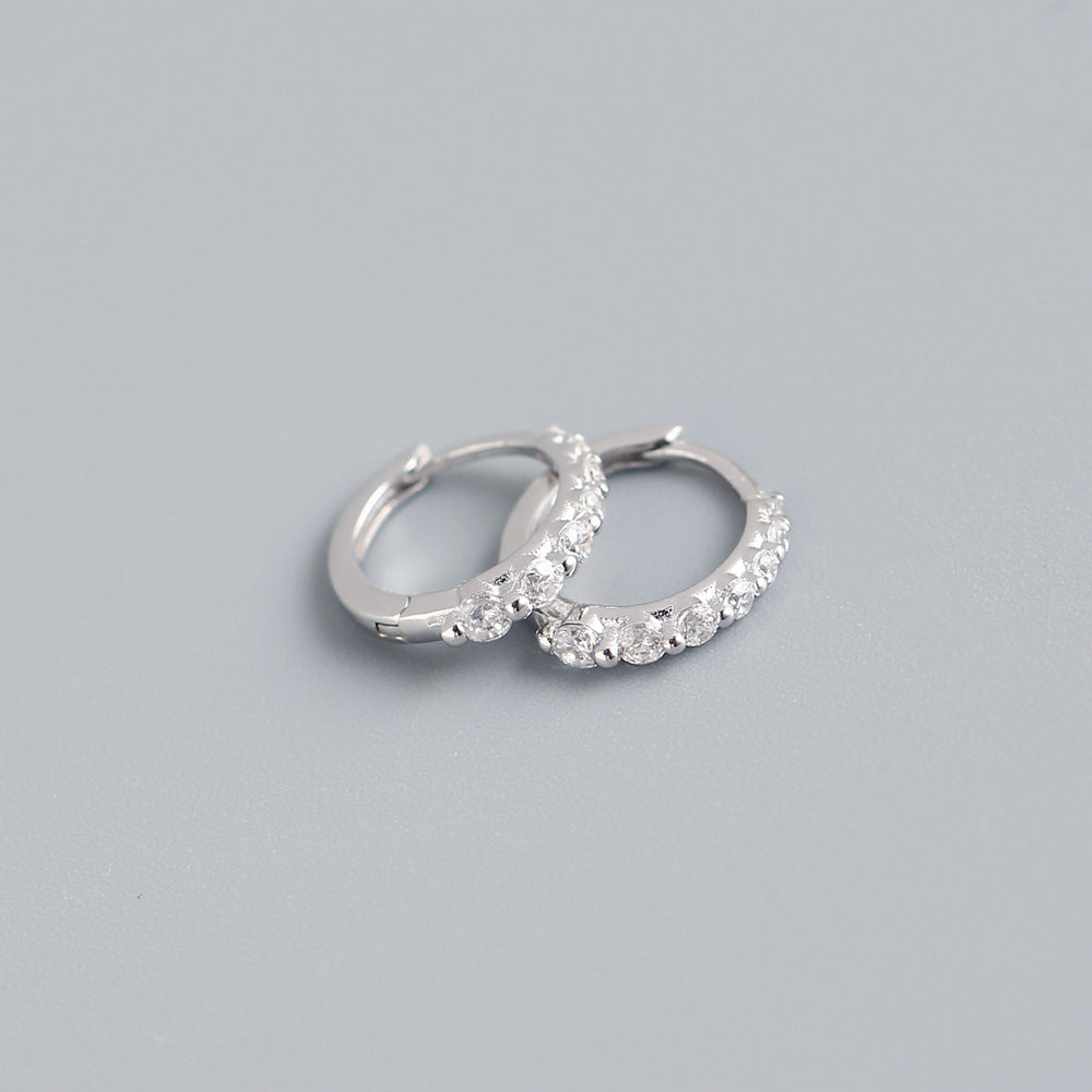 Orecchini a cerchio da donna minimalisti ed eleganti in argento sterling 925 con zirconi cubici intarsiati e forma geometrica rotonda