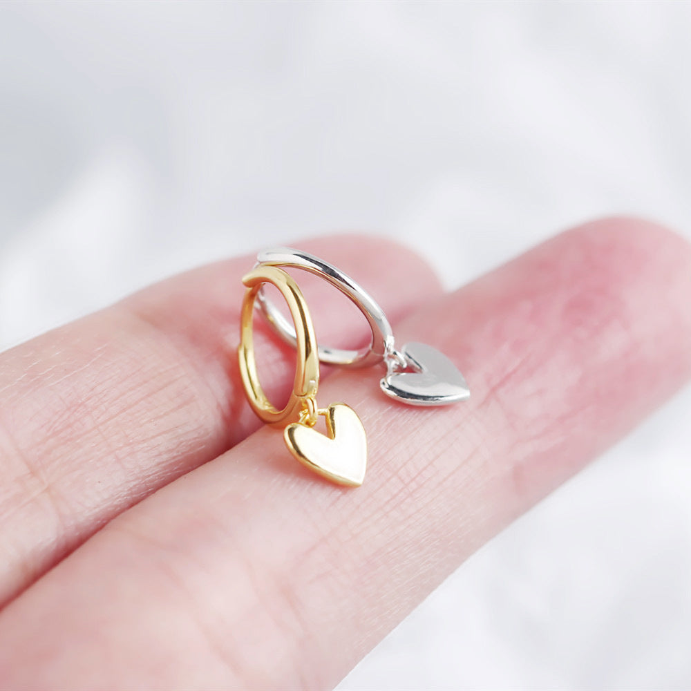 Dulces aretes chapados en forma de corazón de plata de ley 925 minimalistas