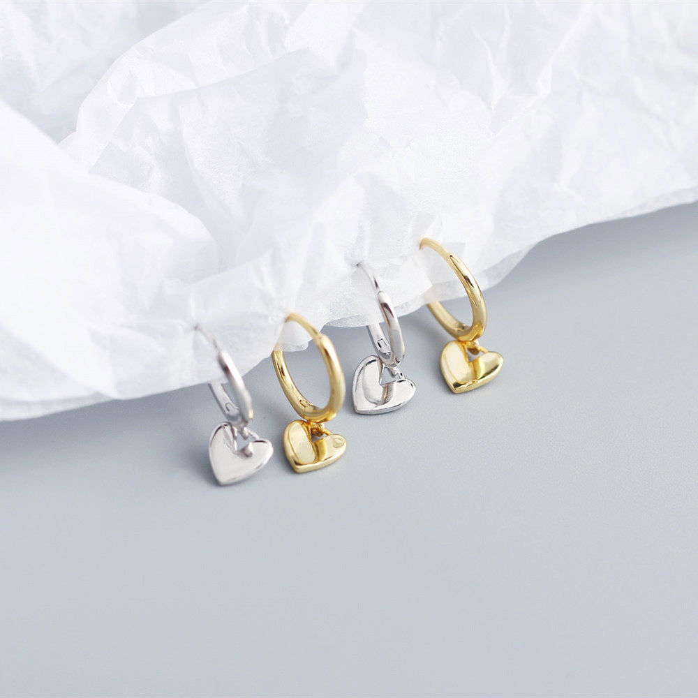 Dulces aretes chapados en forma de corazón de plata de ley 925 minimalistas