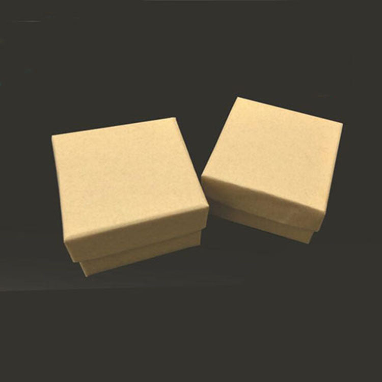 Caja de joyería de papel kraft vintage para pendientes y anillos, embalaje de regalo listo para venta al por menor, logotipo personalizado