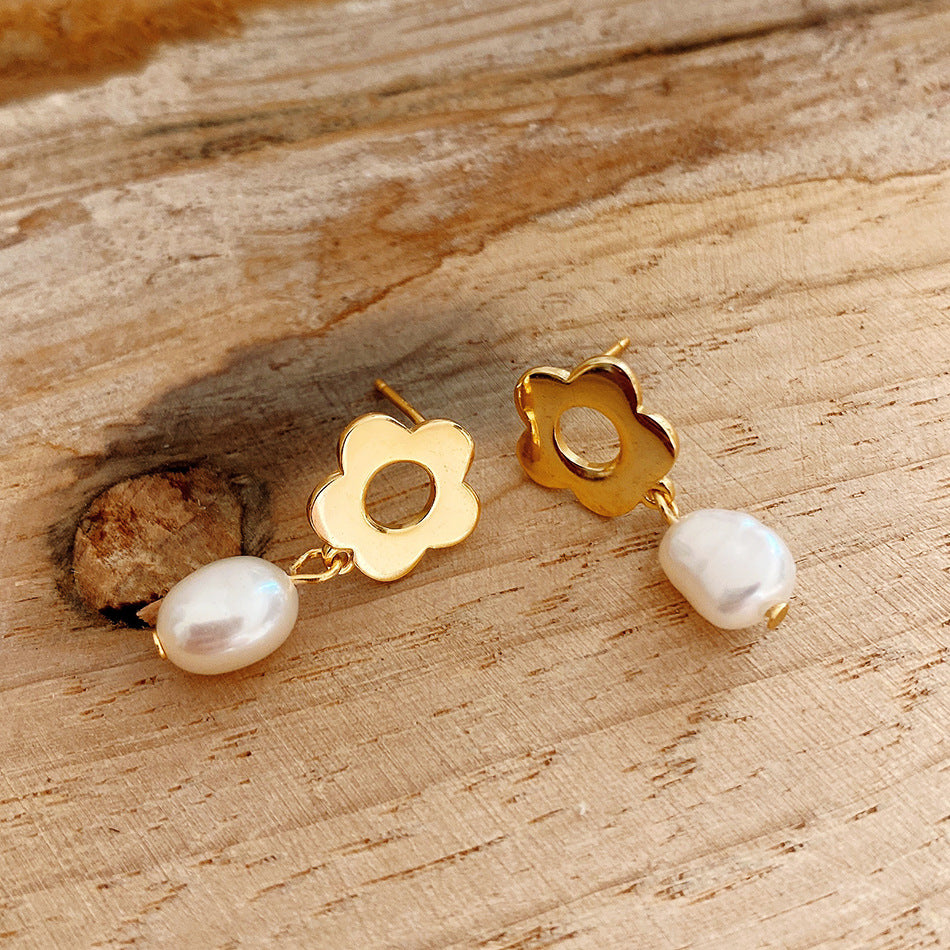 Orecchini a perno da donna minimalisti in argento sterling 925 placcati oro 18 carati con intarsio di perle a forma di lacrima e fiore