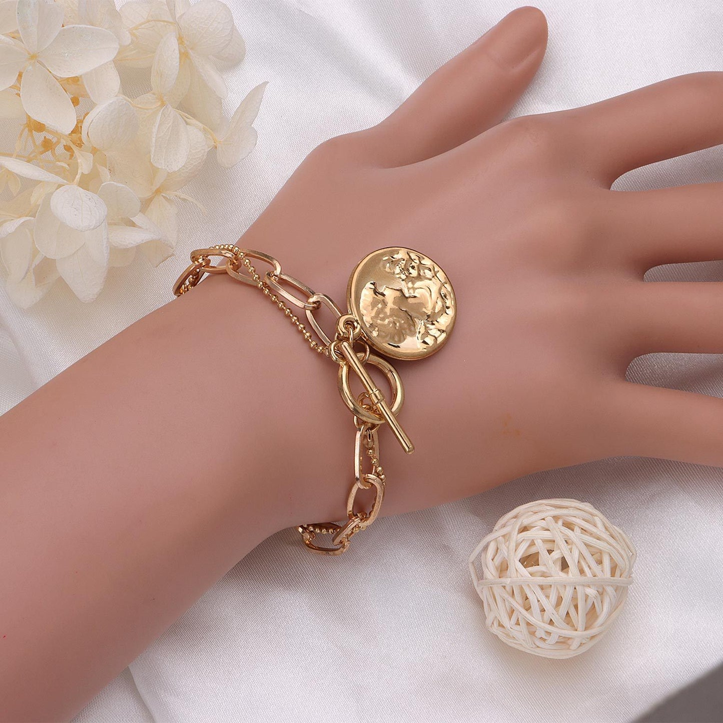 Vintage Minimalist Geometric Alloy Hand Chain for Women, Plated Crafted Jewelry, Unique Layered Sculpture Bracelet for Travel Souvenir, Exhibition, Promotion, Employee Gift, Anniversary, Business Gift, Opening Ceremony