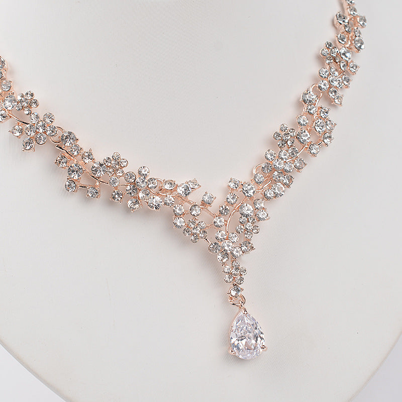 Parure di collana e orecchini da donna con zirconi cubici intarsiati in lega, motivo floreale dolce