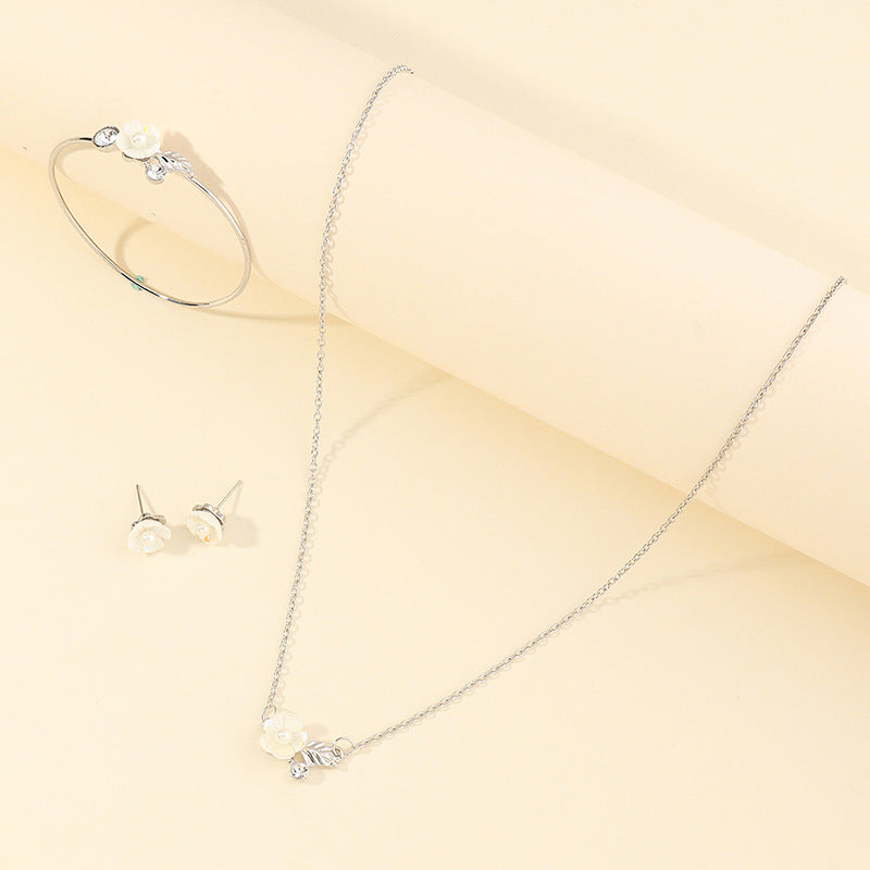 Set di collana, bracciale e orecchini in lega di perle per bambini con ciondolo geometrico, placcatura elettrolitica, catena box, stile principessa