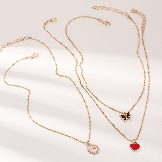 Bonito collar con colgante de mariposa esmaltado con dije de corazón y detalles de perlas para niñas en metal con acabado chapado