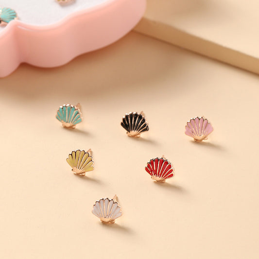 Cute Minimalist Shell-Shaped Stud Earrings for Girls Made of Metal with Enamel Finish