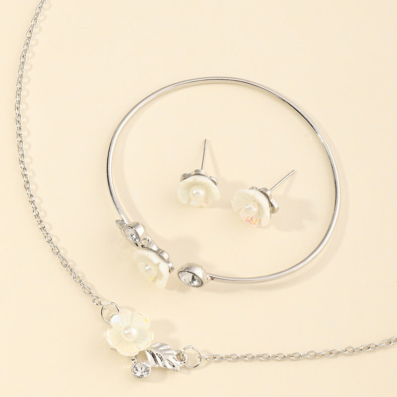 Set di collana, bracciale e orecchini in lega di perle per bambini con ciondolo geometrico, placcatura elettrolitica, catena box, stile principessa