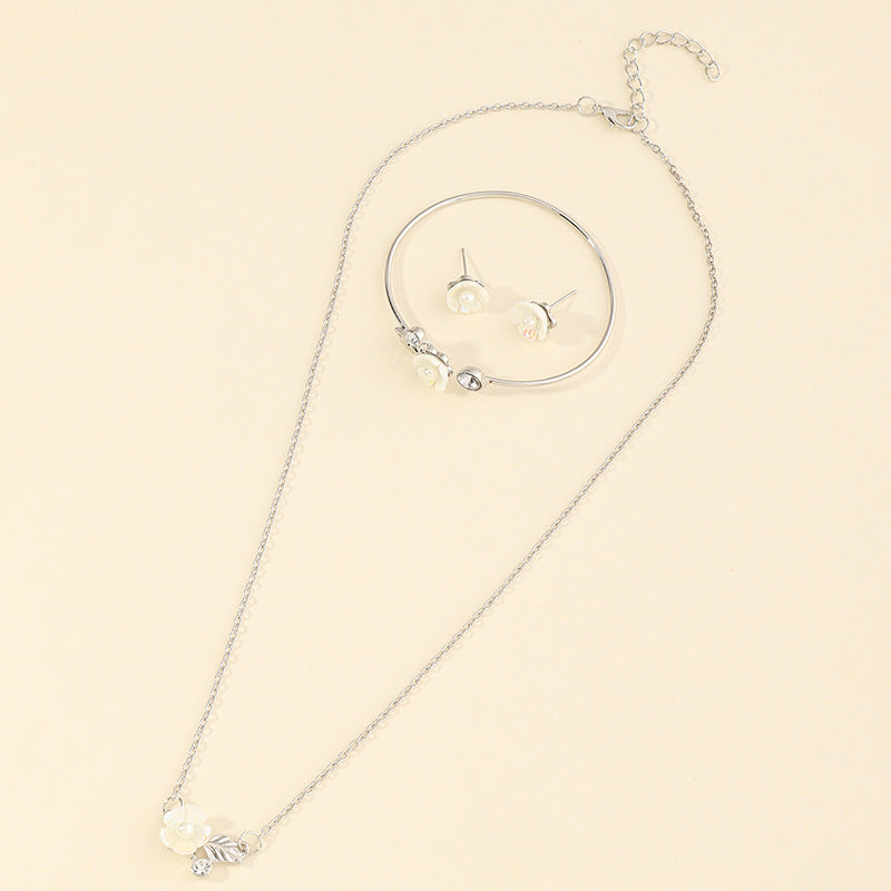 Set di collana, bracciale e orecchini in lega di perle per bambini con ciondolo geometrico, placcatura elettrolitica, catena box, stile principessa