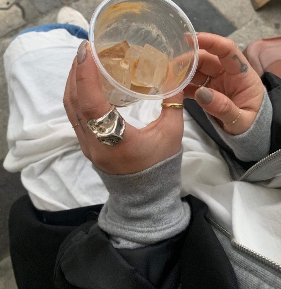 Anillo de plata de ley 925 de estilo moderno con diseño geométrico y banda ancha para mujer