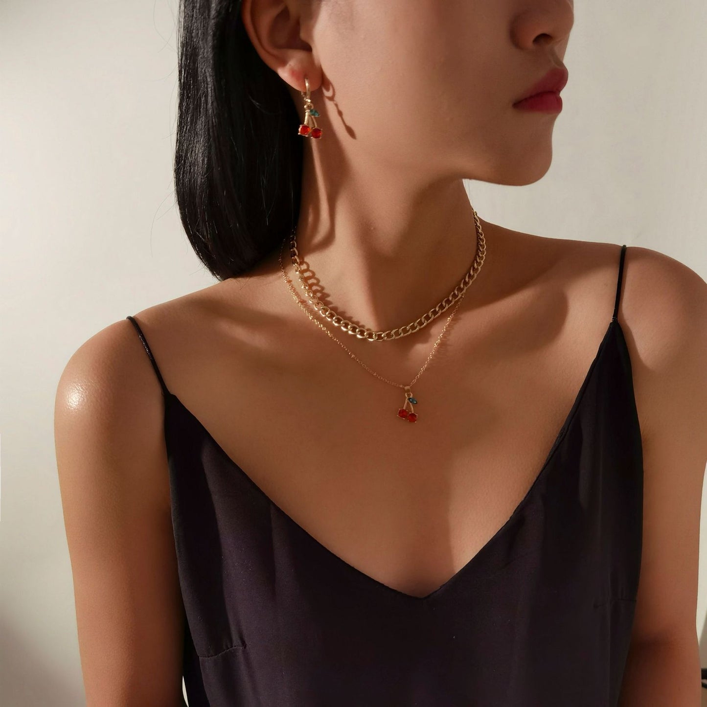 Collana con ciondolo a forma di frutta da donna, gioielli in lega con catena a croce stile fresco e dolce minimalista, design semplice e versatile