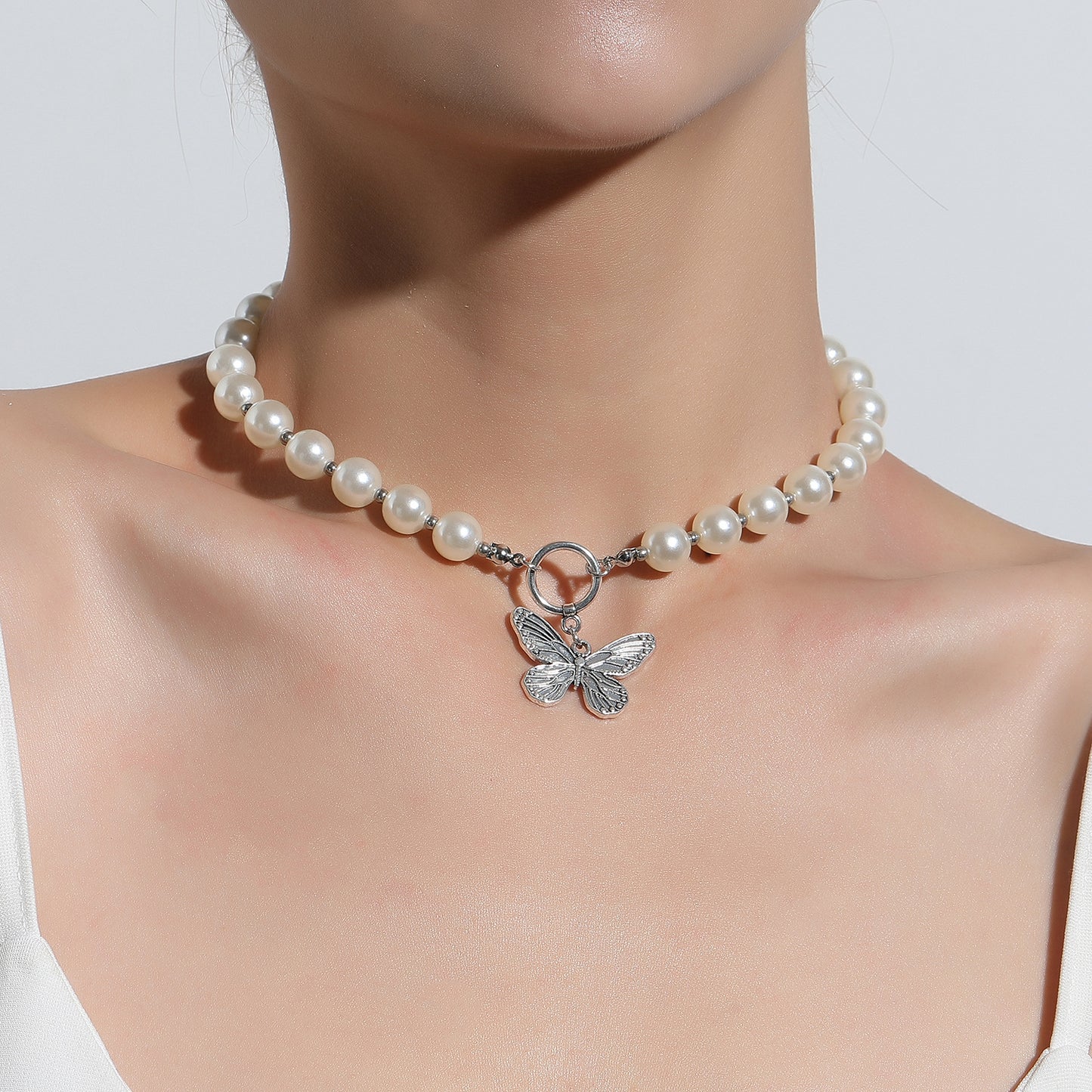 Women's Vintage Butterfly Pendant Necklace Alloy Plated Fish Line Chain Fashionable Jewelry