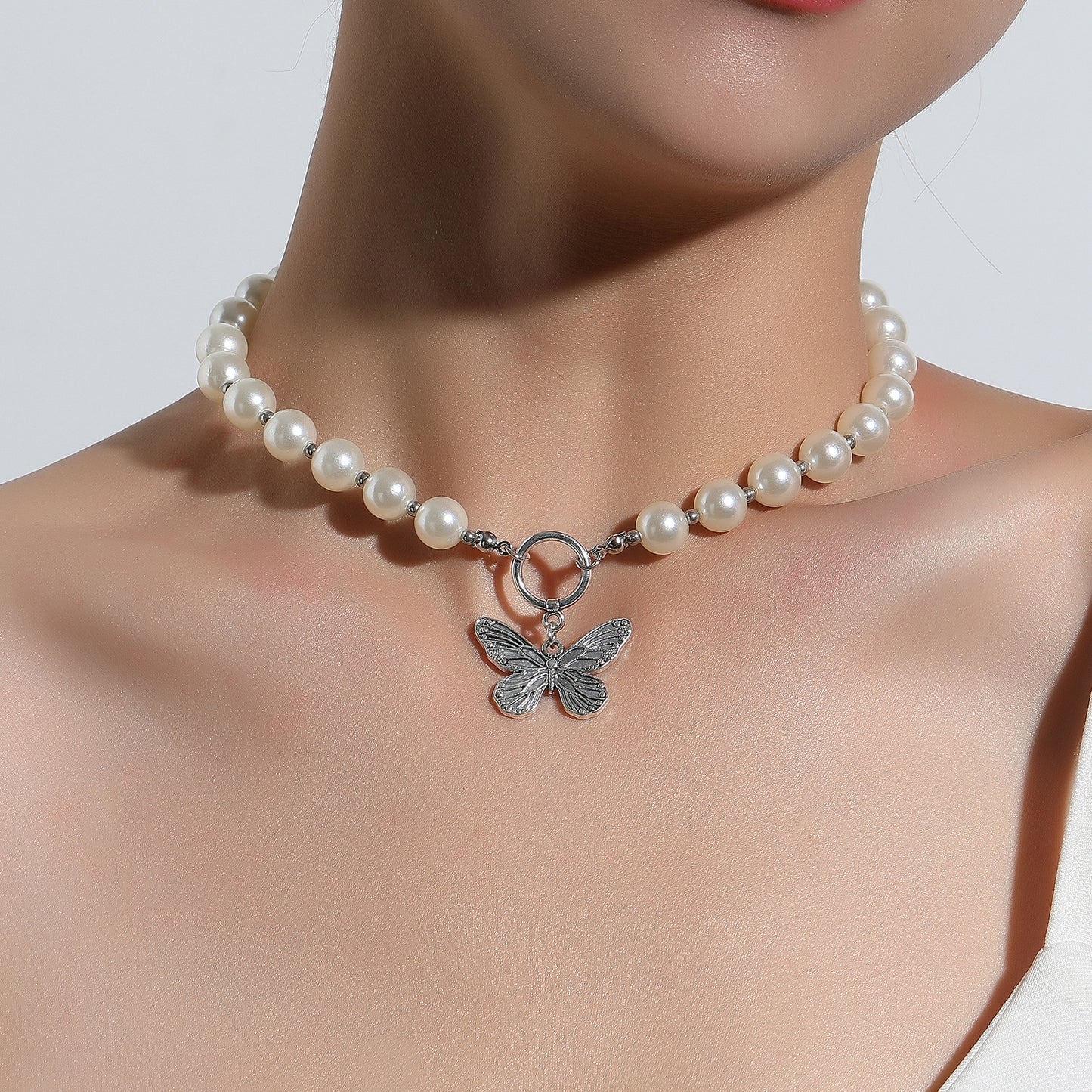 Women's Vintage Butterfly Pendant Necklace Alloy Plated Fish Line Chain Fashionable Jewelry