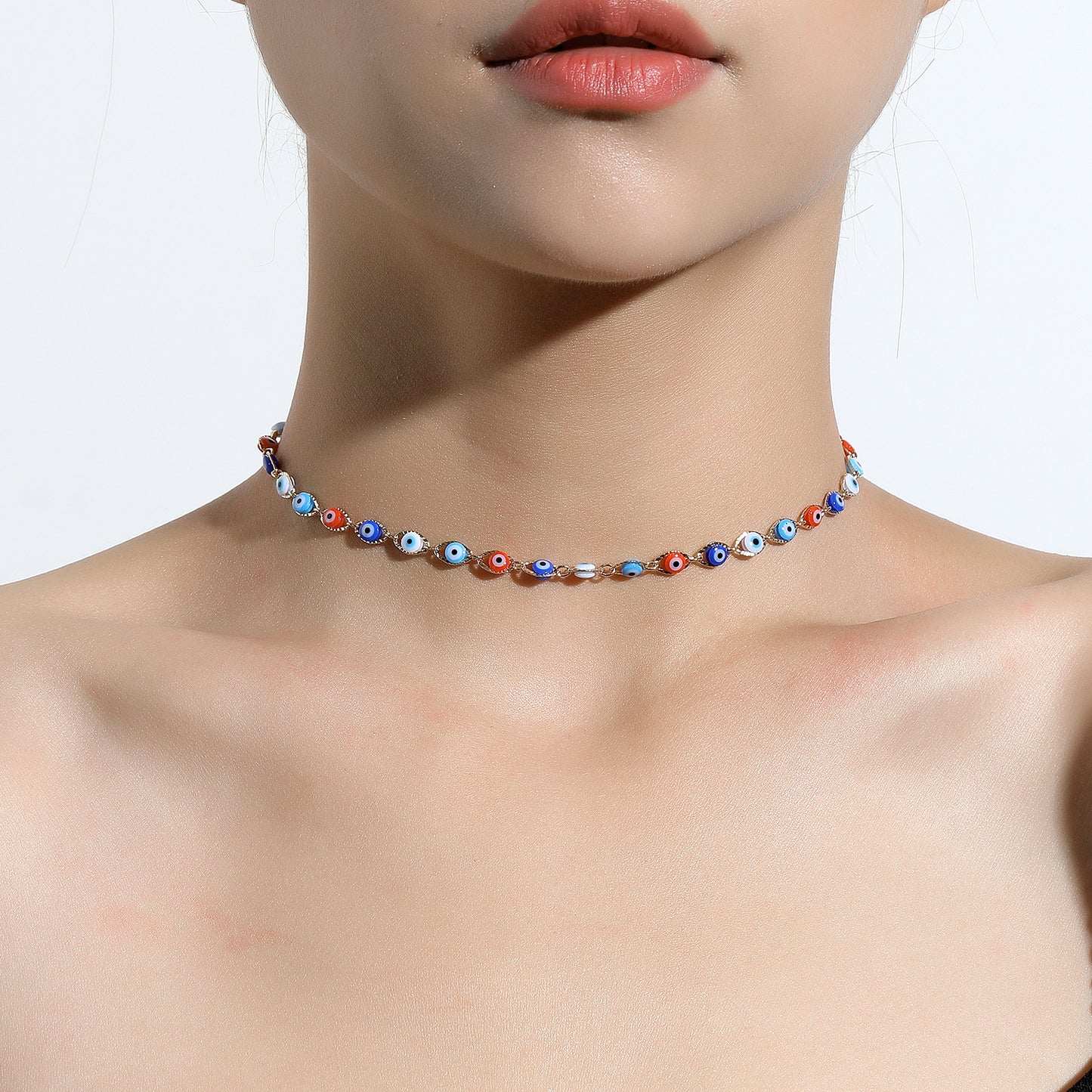 Collar Minimalista de Mal de Ojo para Mujer en Aleación con Acabado Galvanizado y Estilo de Cadena Cruzada