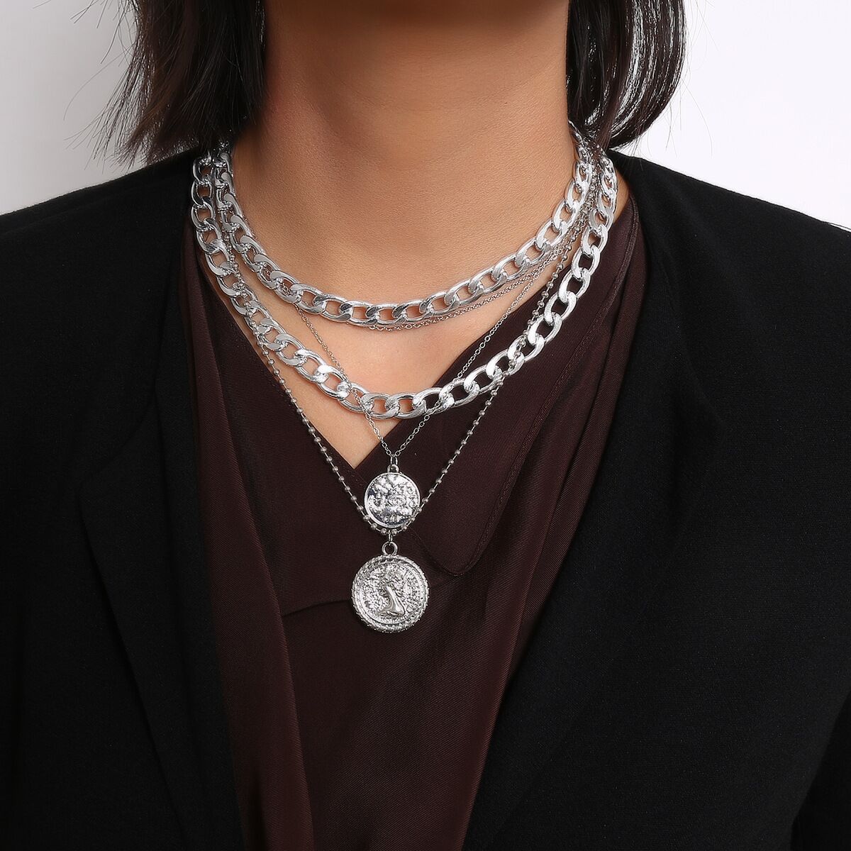 Collar con colgante de aleación redonda de varias capas y cadena singapur
