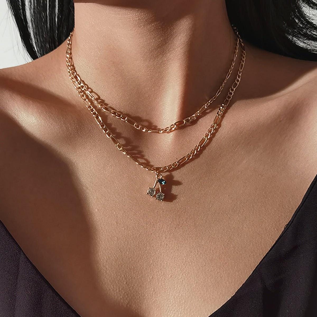 Collar con colgante minimalista geométrico de cereza para mujer con cadena de aleación galvanizada