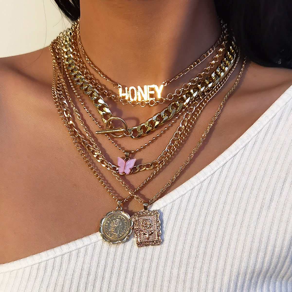 Collar con colgante de mariposa con letras geométricas para mujer, joyería vintage de aleación chapada con cadena cruzada