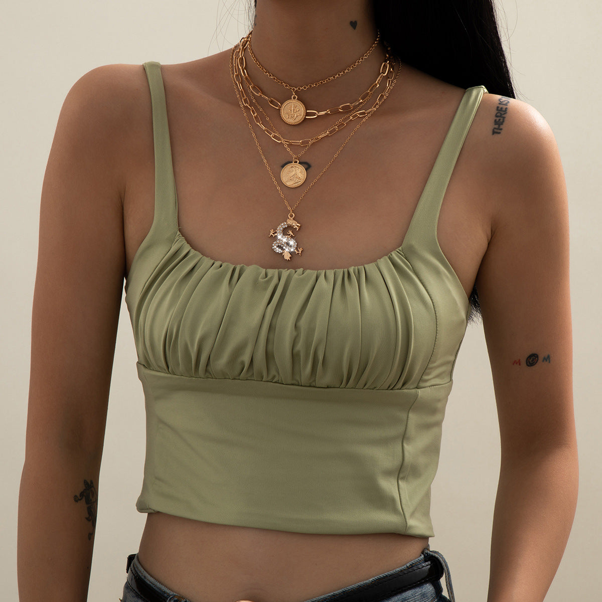 Minimalist Rhinestone Inlaid Dragon and Character Round Pendant Alloy Necklace with Curb Chain for Women