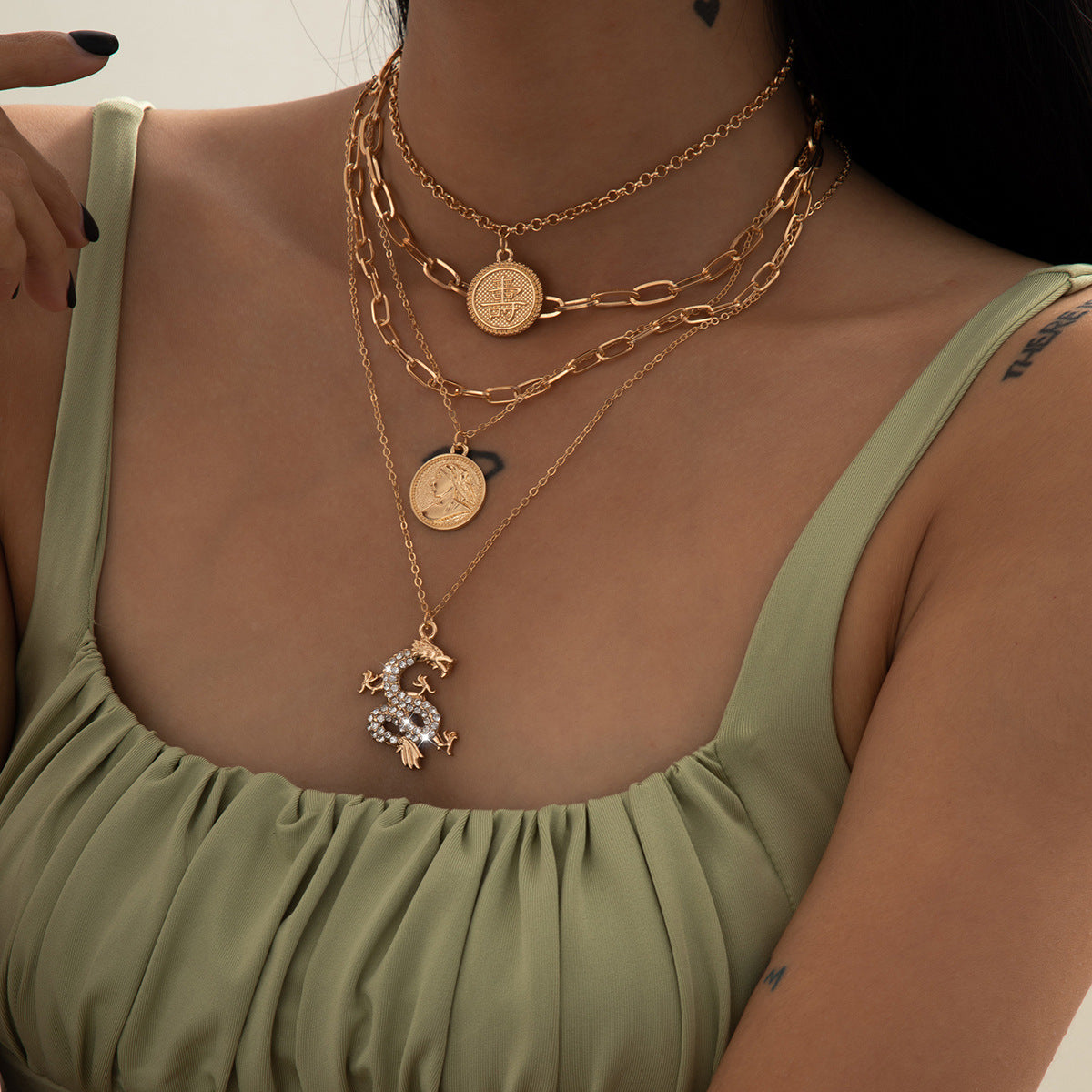 Minimalist Rhinestone Inlaid Dragon and Character Round Pendant Alloy Necklace with Curb Chain for Women