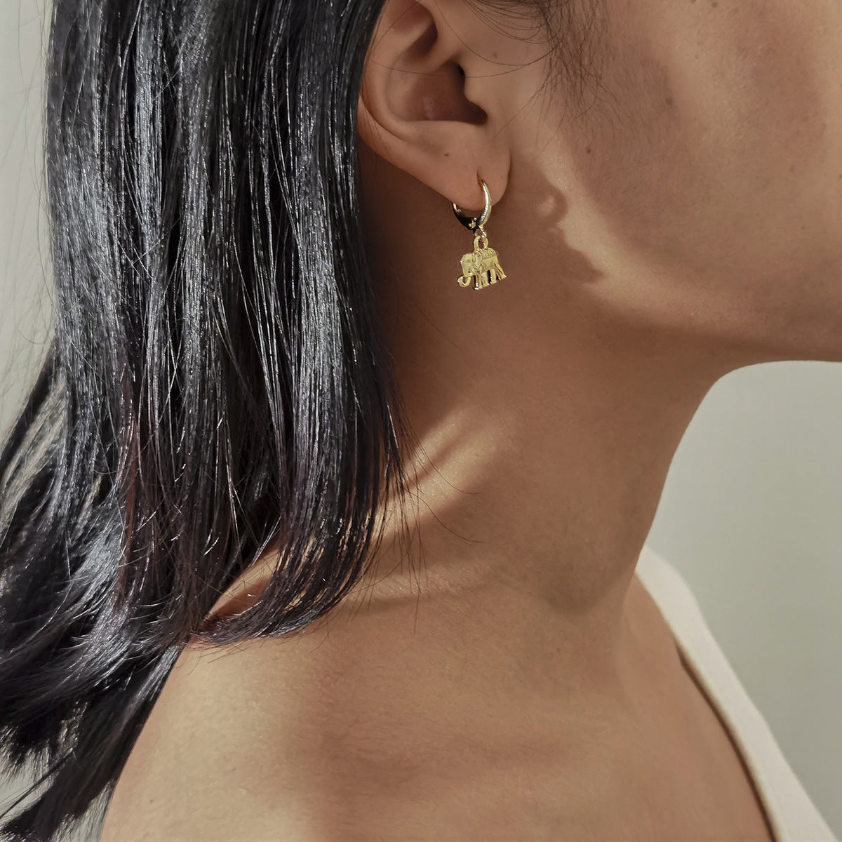 Orecchini a clip con farfalla geometrica da donna, orecchini minimalistici in lega placcata stile animale, gioielli di tendenza