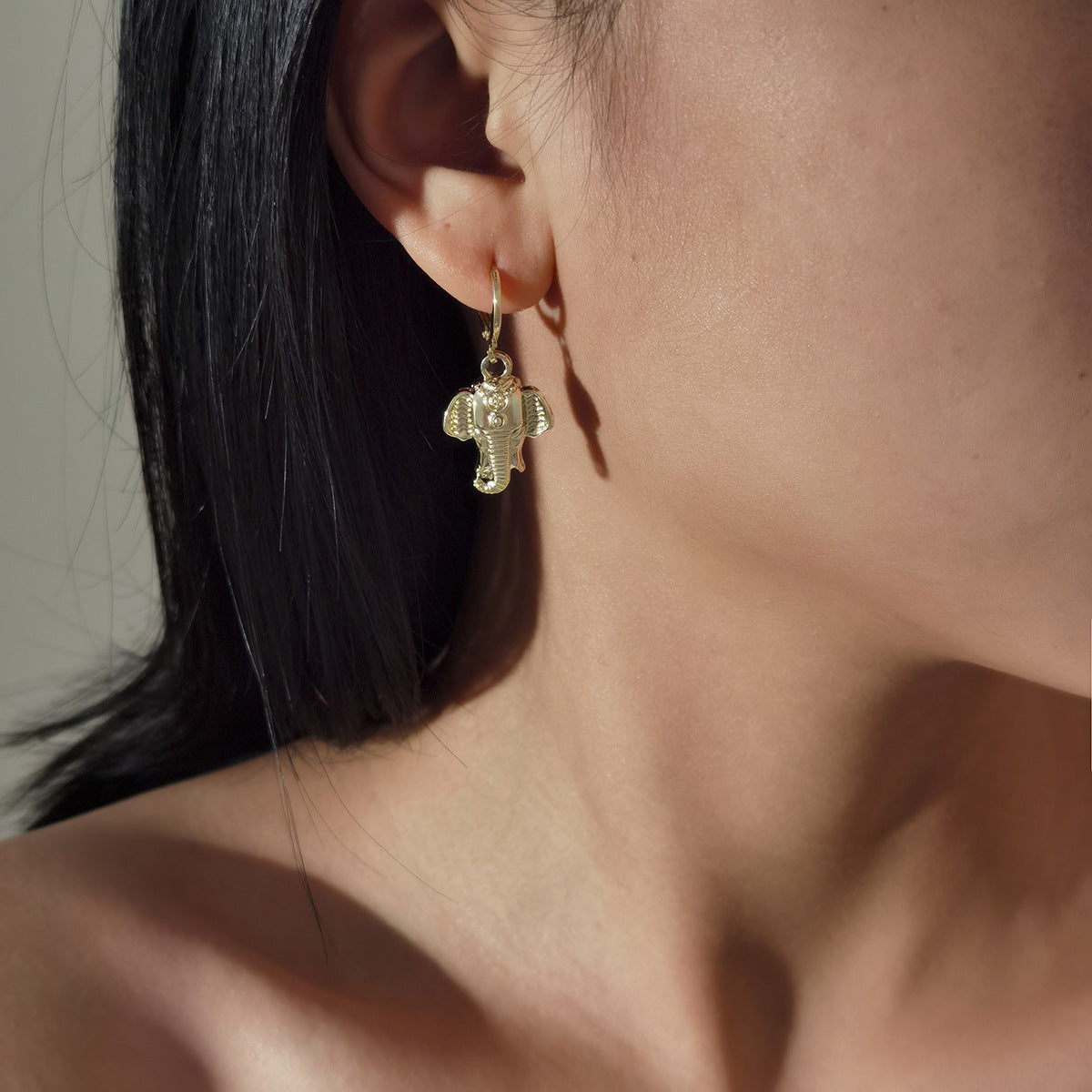 Orecchini a clip con farfalla geometrica da donna, orecchini minimalistici in lega placcata stile animale, gioielli di tendenza