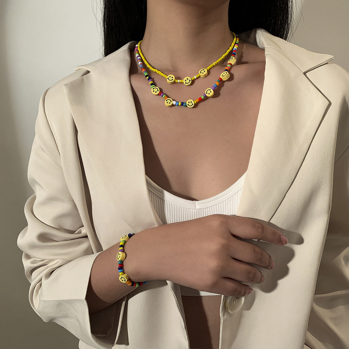 Collar Minimalista Geométrico de Cuentas con Colgante de Cara Sonriente - Conjunto de Cadenas de Mujer Multicapa Hecho a Mano