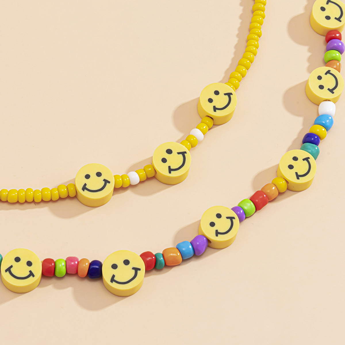 Collar Minimalista Geométrico de Cuentas con Colgante de Cara Sonriente - Conjunto de Cadenas de Mujer Multicapa Hecho a Mano
