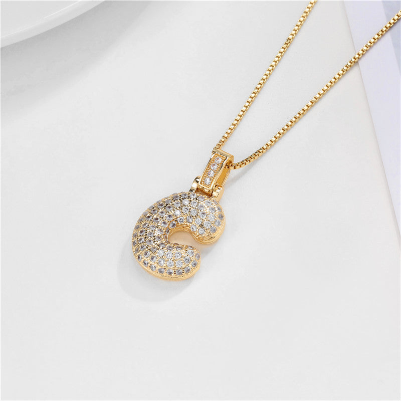 Collana da donna con iniziale in rame intarsiata, con catena a maglie, stile minimalista alla moda da pendolare, con accenti di strass