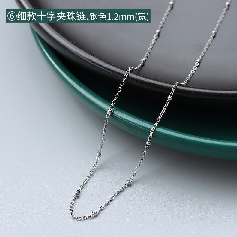 Collana a catena serpentina in acciaio al titanio placcato oro 18 carati, stile lusso leggero, con design a linea geometrica ondulata da donna