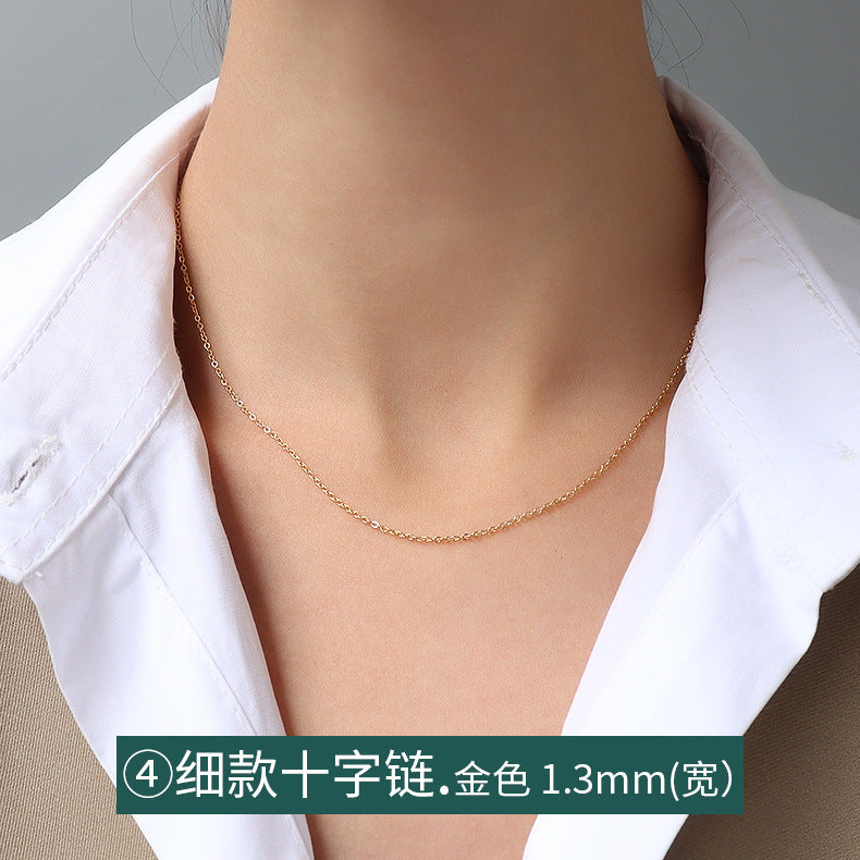 Collana a catena serpentina in acciaio al titanio placcato oro 18 carati, stile lusso leggero, con design a linea geometrica ondulata da donna