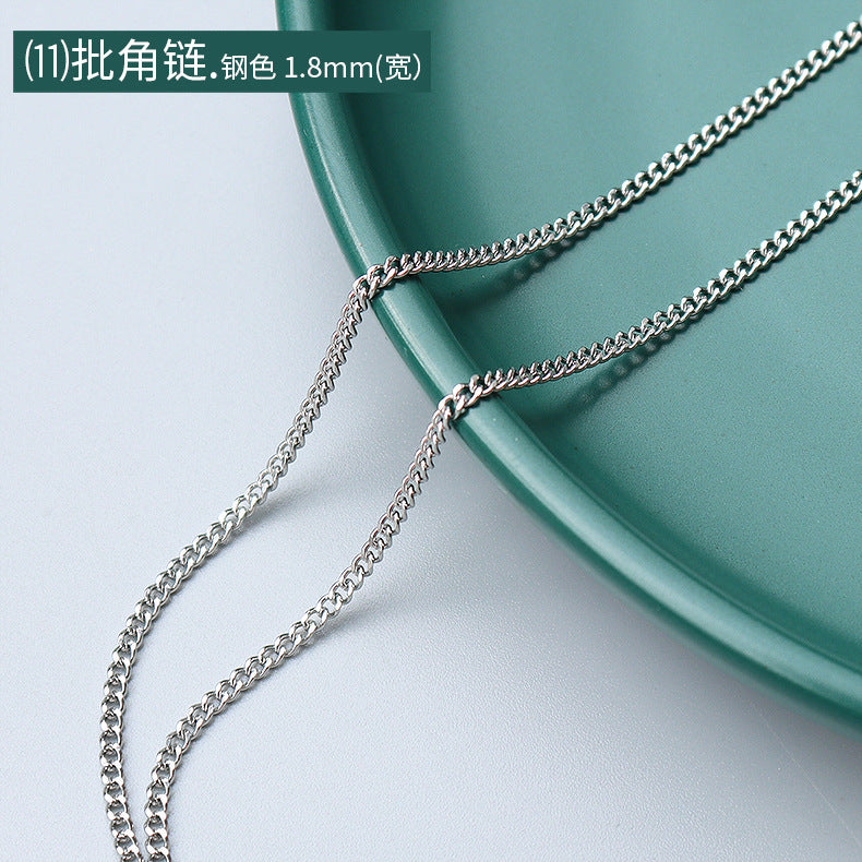 Collana a catena serpentina in acciaio al titanio placcato oro 18 carati, stile lusso leggero, con design a linea geometrica ondulata da donna