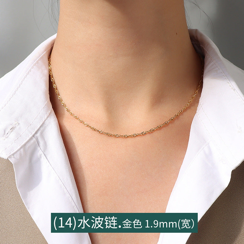 Collana a catena serpentina in acciaio al titanio placcato oro 18 carati, stile lusso leggero, con design a linea geometrica ondulata da donna