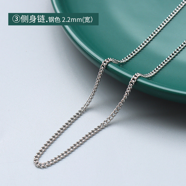 Collana a catena serpentina in acciaio al titanio placcato oro 18 carati, stile lusso leggero, con design a linea geometrica ondulata da donna