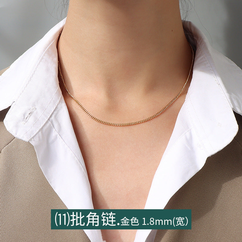 Collana a catena serpentina in acciaio al titanio placcato oro 18 carati, stile lusso leggero, con design a linea geometrica ondulata da donna