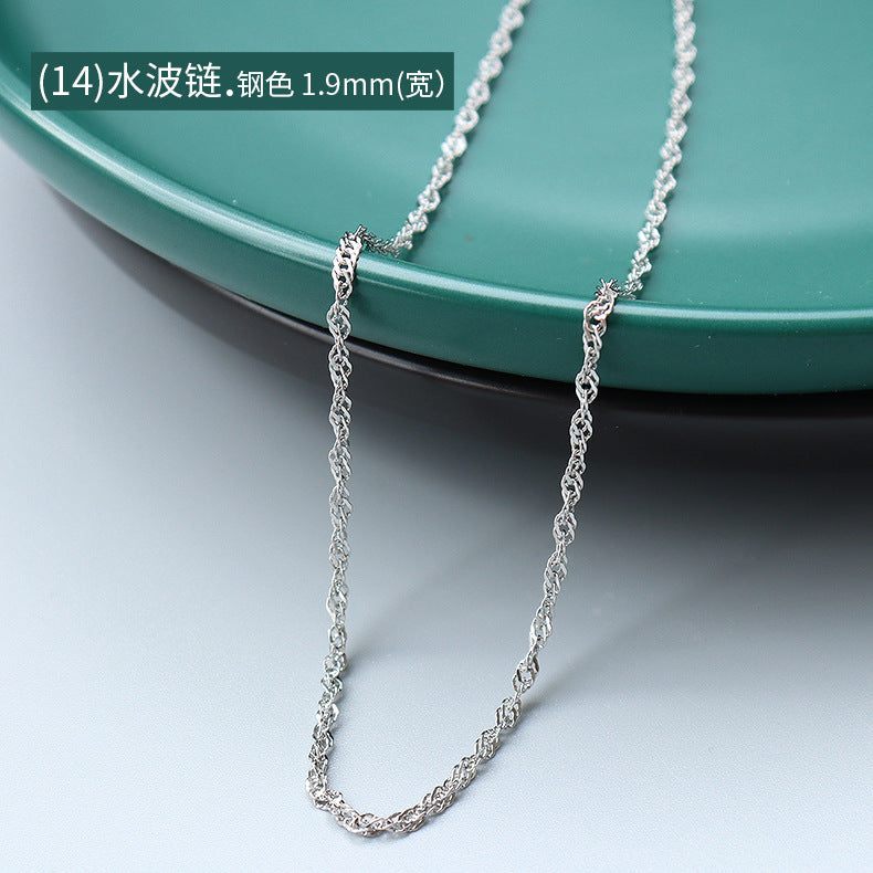 Collana a catena serpentina in acciaio al titanio placcato oro 18 carati, stile lusso leggero, con design a linea geometrica ondulata da donna