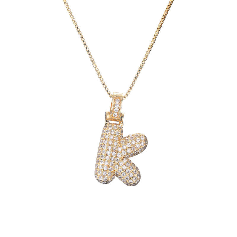 Collana da donna con iniziale in rame intarsiata, con catena a maglie, stile minimalista alla moda da pendolare, con accenti di strass
