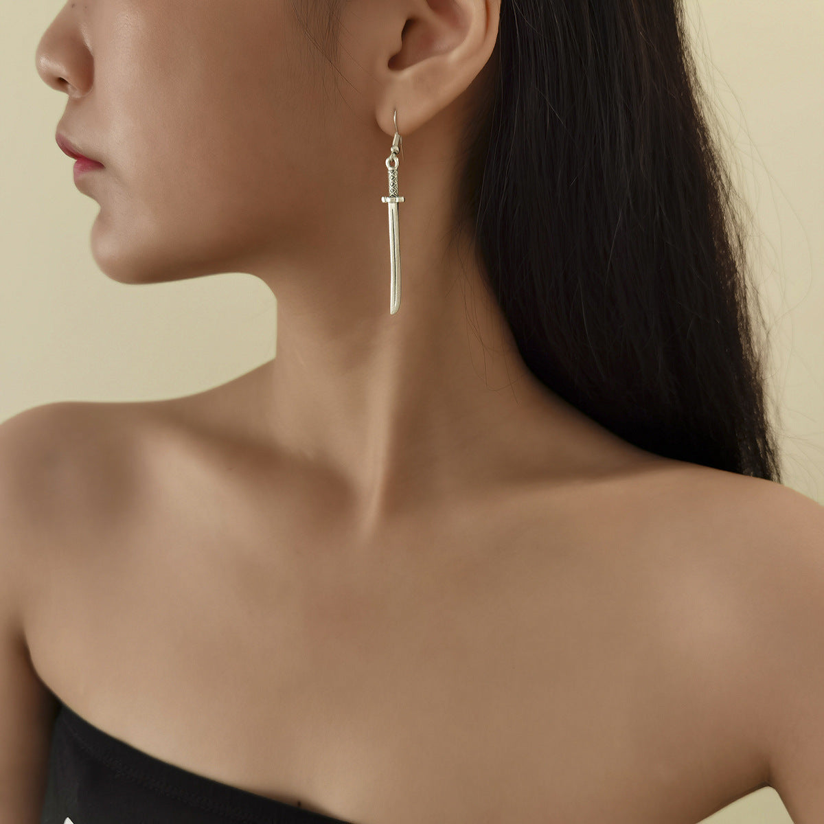 Orecchini da donna placcati in lega geometrici serpentini, eccentrici, minimalisti, forma irregolare, stile gotico, design unico