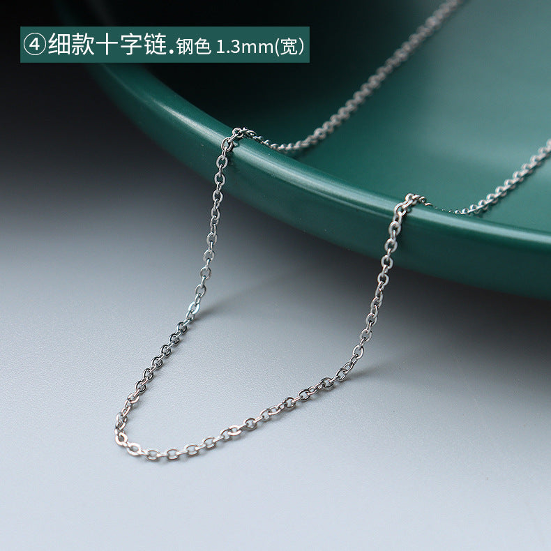 Collana a catena serpentina in acciaio al titanio placcato oro 18 carati, stile lusso leggero, con design a linea geometrica ondulata da donna