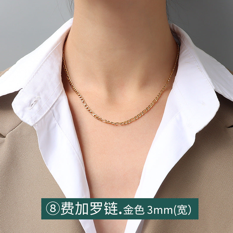 Collana a catena serpentina in acciaio al titanio placcato oro 18 carati, stile lusso leggero, con design a linea geometrica ondulata da donna
