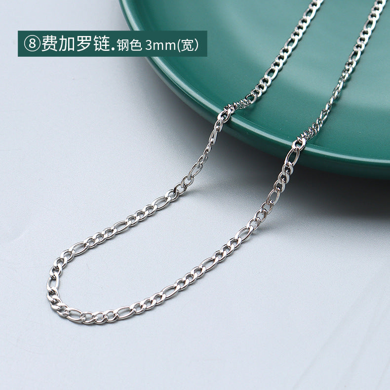 Collana a catena serpentina in acciaio al titanio placcato oro 18 carati, stile lusso leggero, con design a linea geometrica ondulata da donna