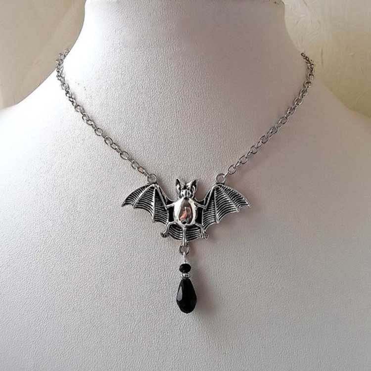 Minimalist Geometric Bat Pendant Necklace for Women Alloy Chain with Rhinestone Accents