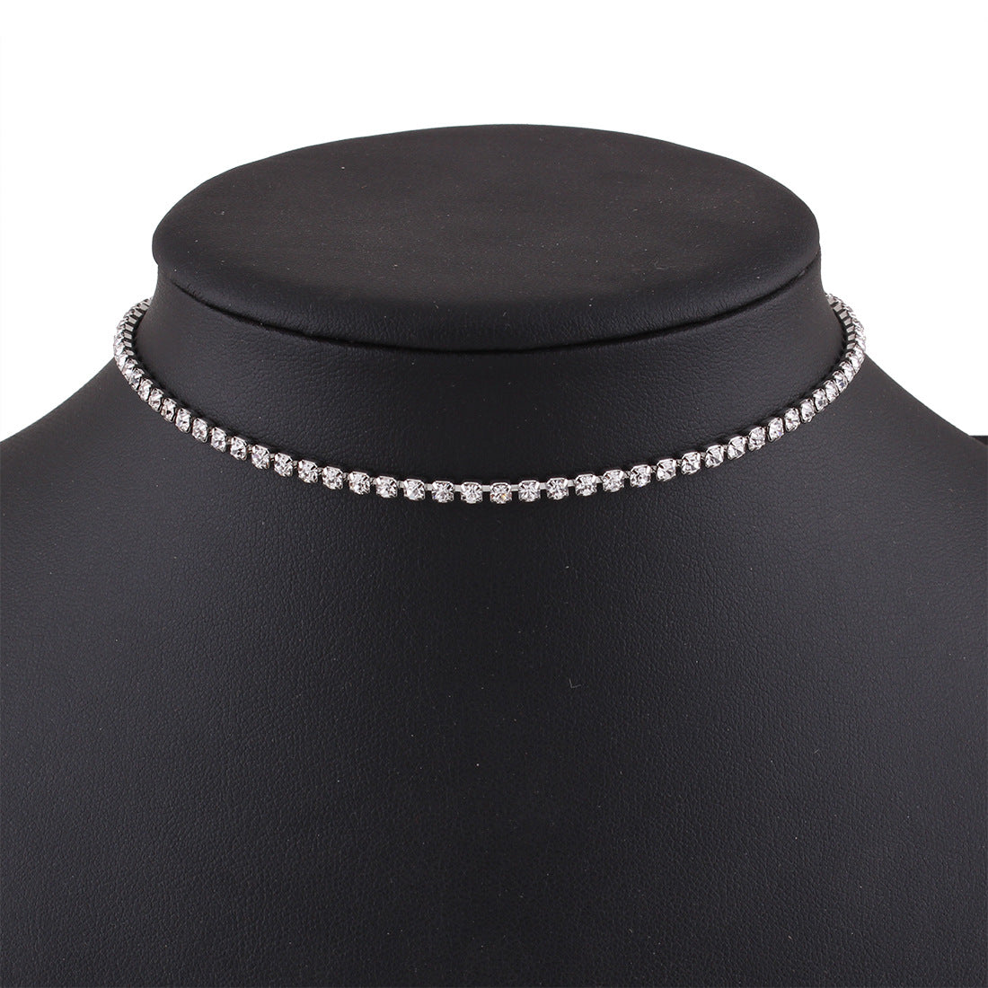 Collana girocollo da donna con catena a maglie geometrica a forma di curb, decorata con strass minimalisti e audaci, senza ciondolo a forma di medaglione