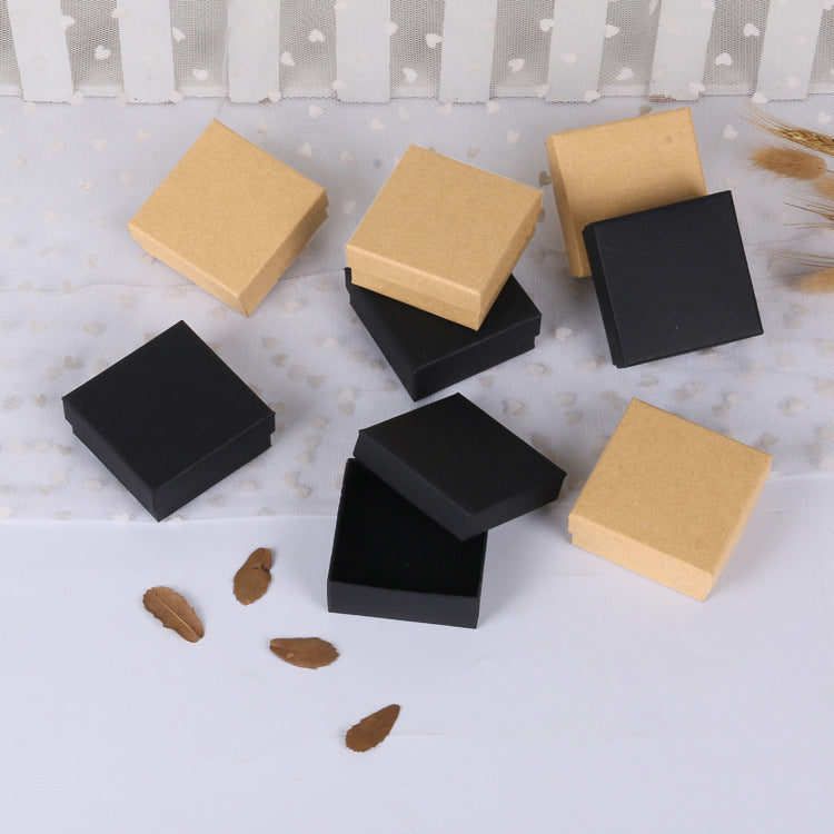 Caja de Joyas de Papel Kraft Negro Estilo Europeo Vintage para Pendientes y Anillos con Inserto de Espuma 7x7x3cm