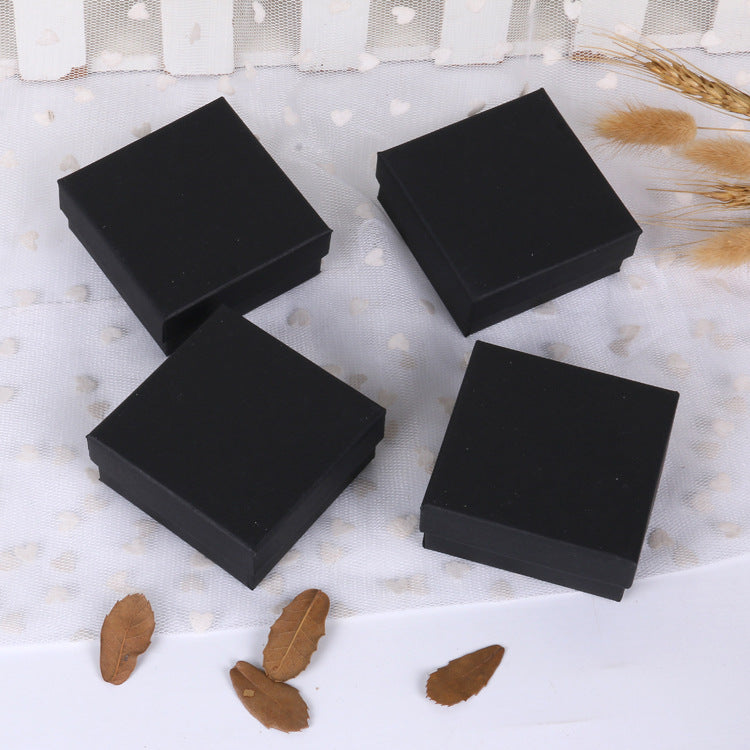 Caja de Joyas de Papel Kraft Negro Estilo Europeo Vintage para Pendientes y Anillos con Inserto de Espuma 7x7x3cm
