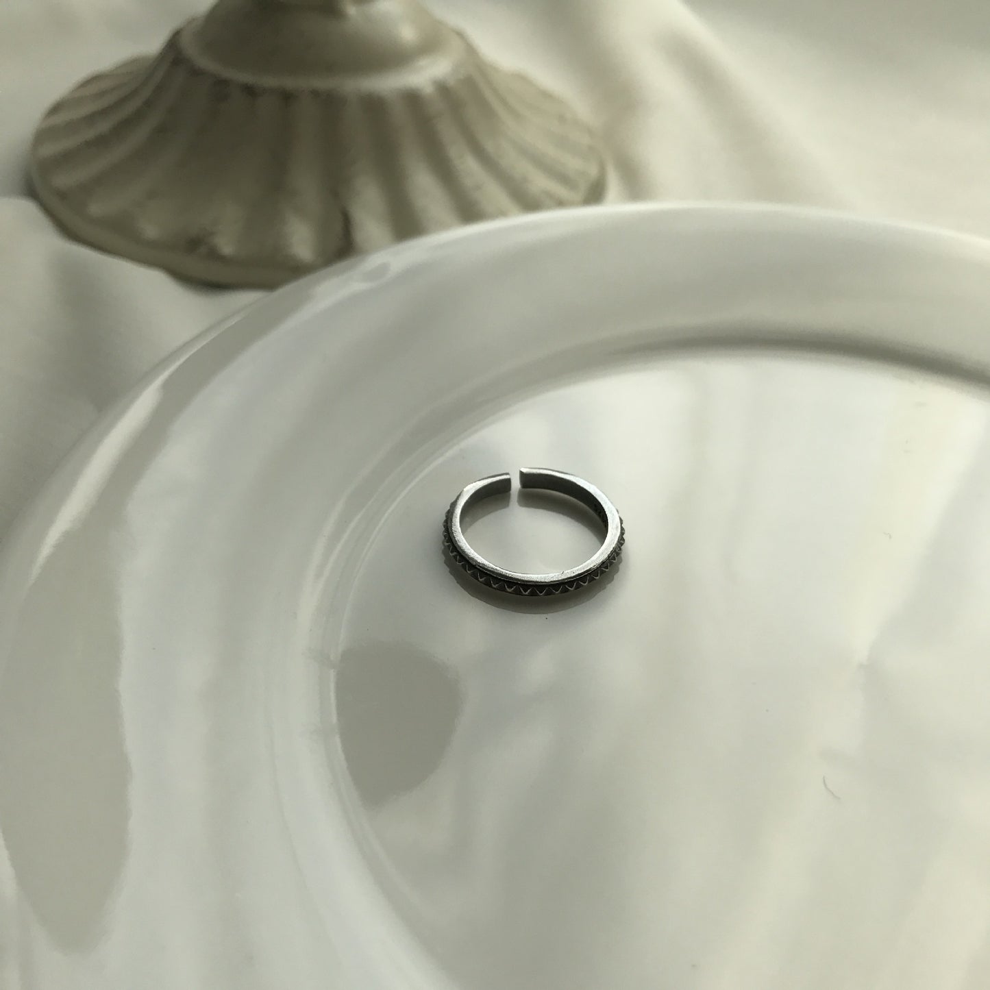 Anillo ajustable vintage de plata de ley S925 con diseño redondo y geométrico para mujer