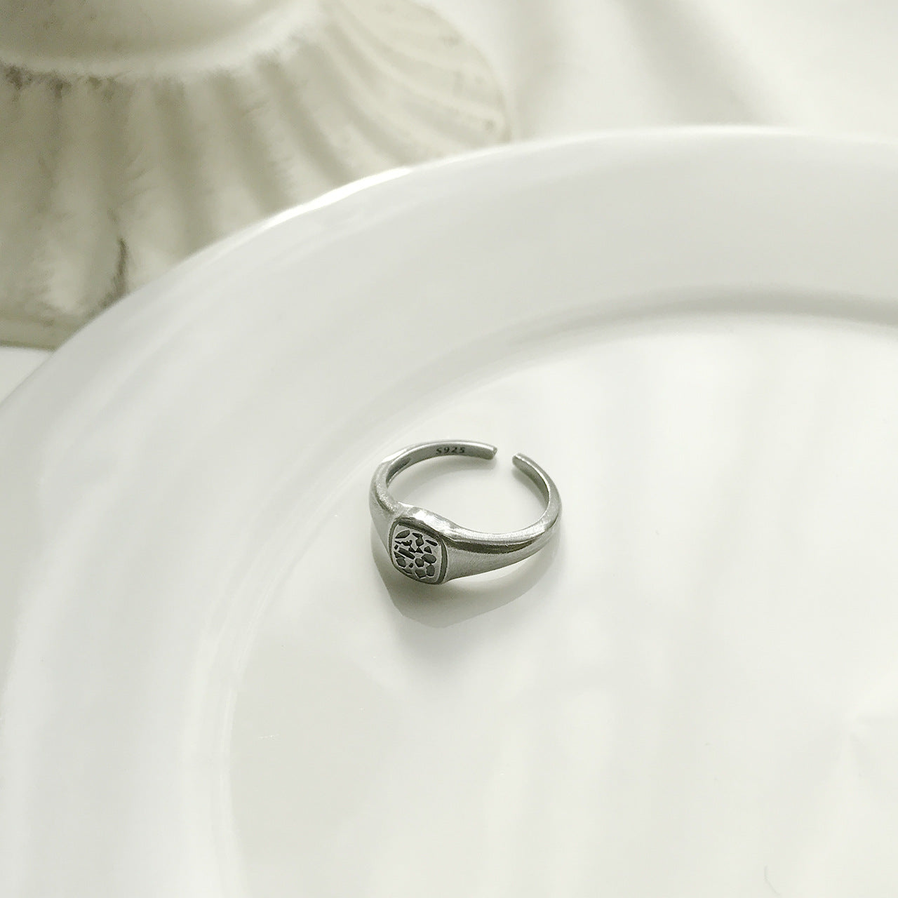 Anillo ajustable vintage de plata de ley S925 con diseño redondo y geométrico para mujer