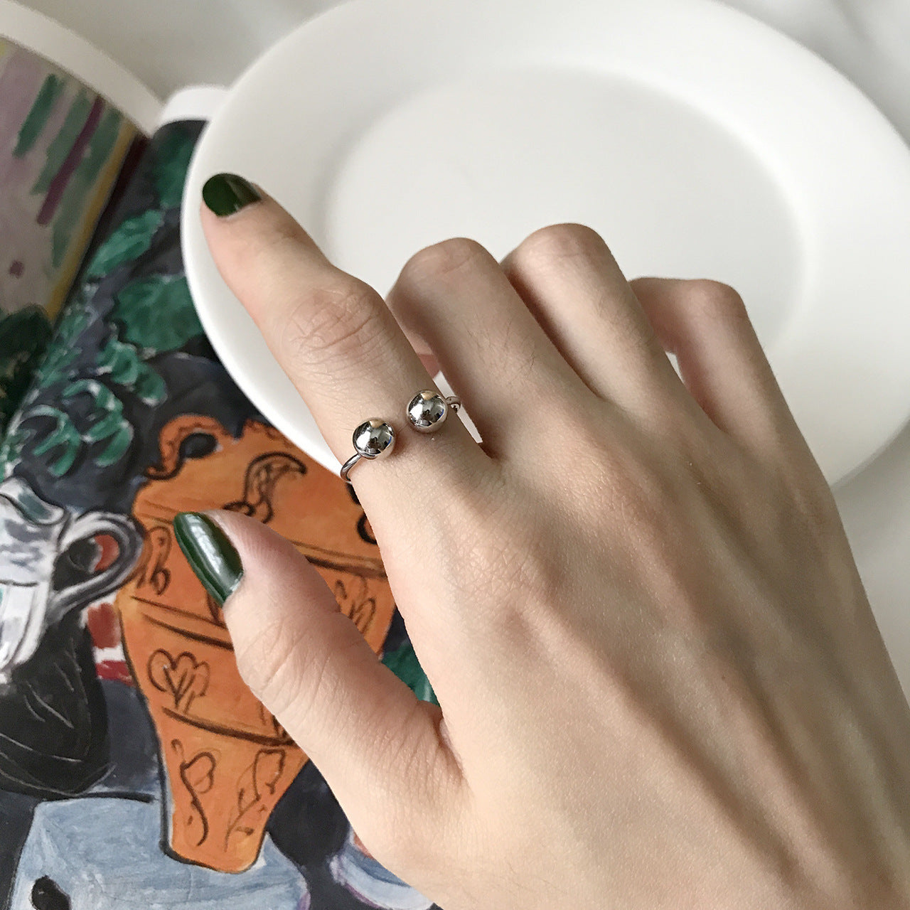 Anello da donna a fascia aperta con doppia perlina geometrica minimalista in argento sterling S925